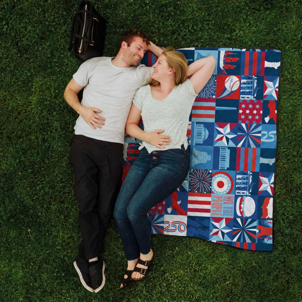 America 250 Parade Picnic Blanket and Backpack - Image 4