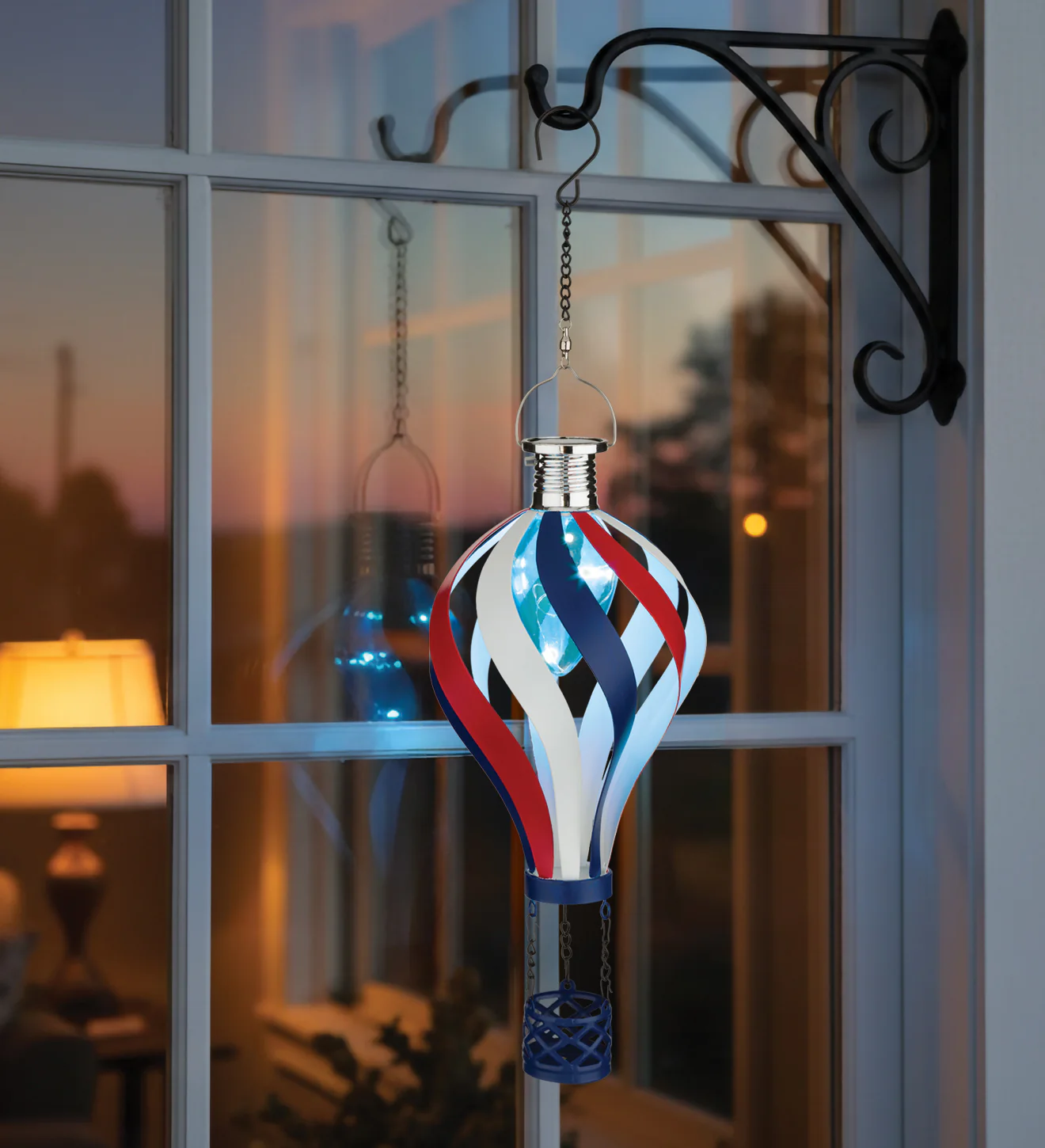 Patriotic Hot Air Balloon Solar Lantern with Spinning Design for Outdoor Garden - Image 4